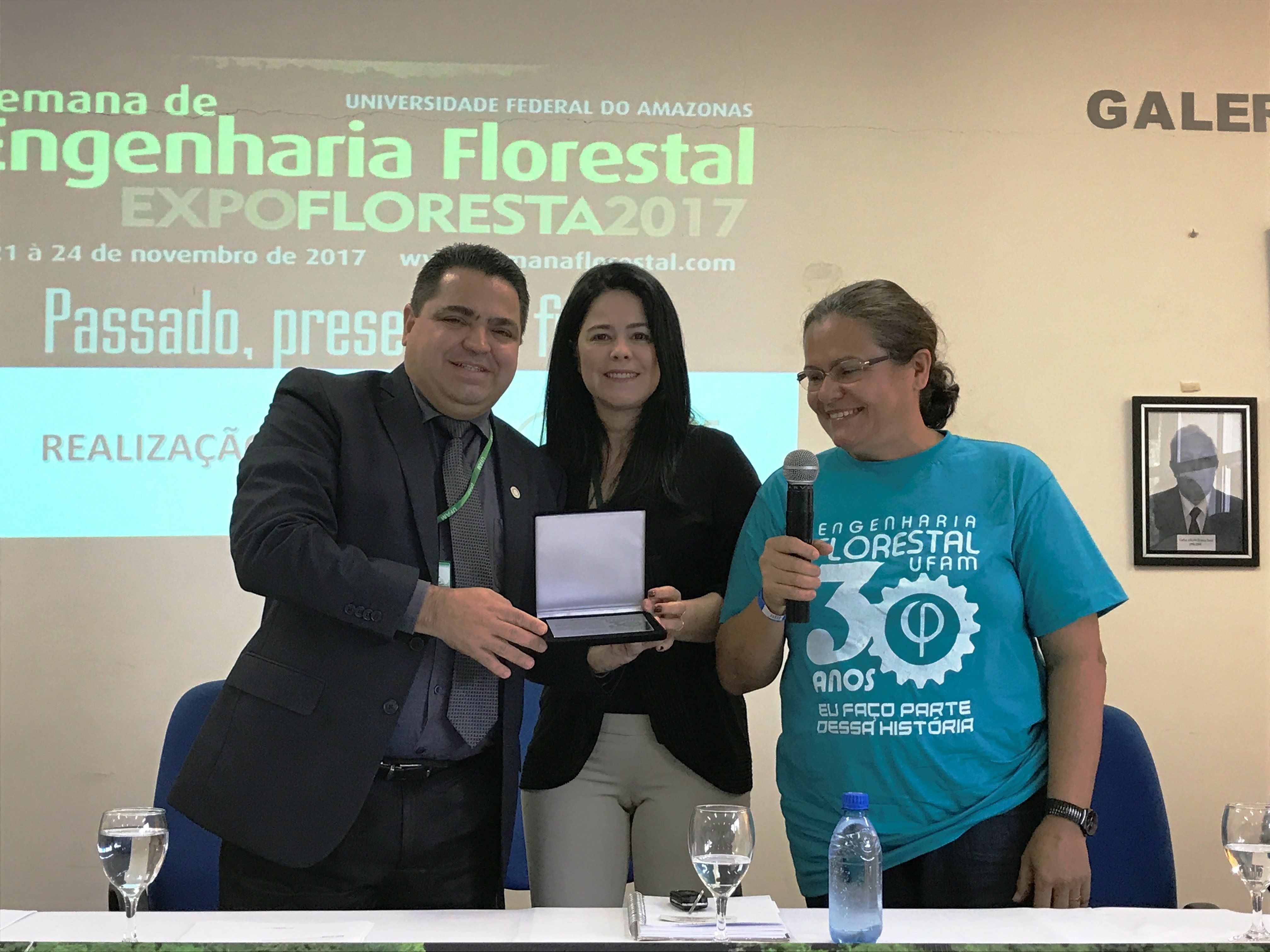 Reitor Sylvio Puga foi homenageado durante a abertura do evento